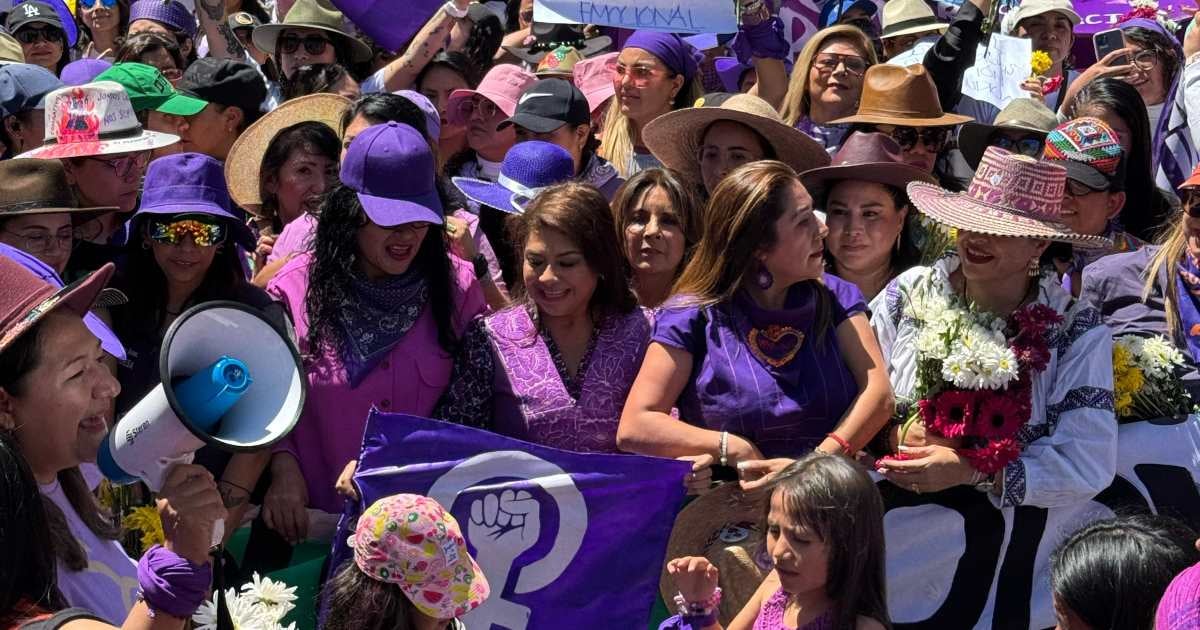 Clara Brugada Acude A Marcha 8m en Cdmx: ‘Estoy Aquí Luchando’