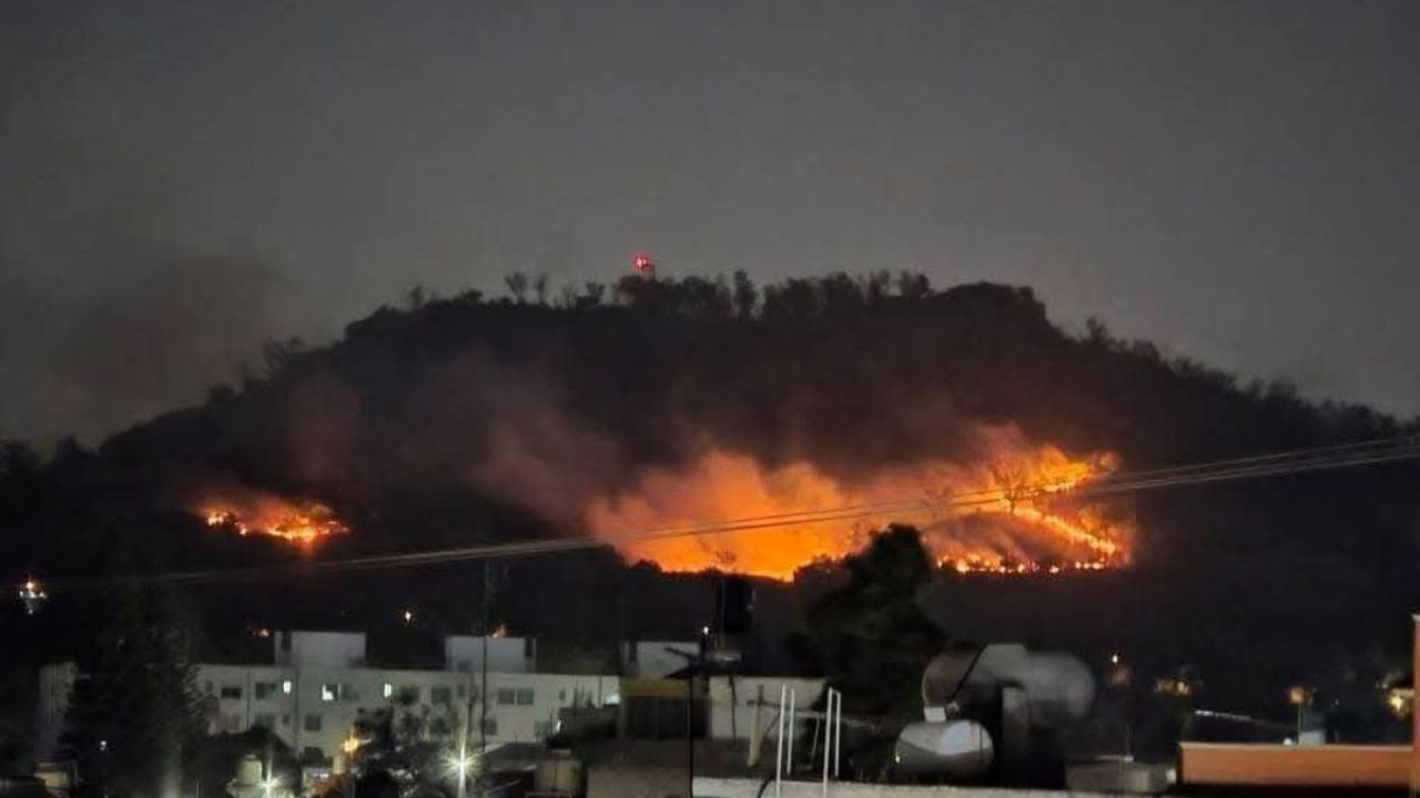 SE Registro Incendio en El Cerro de La Estrella en Iztapalapa; Protección civil y bomberos Acuden al Lugar