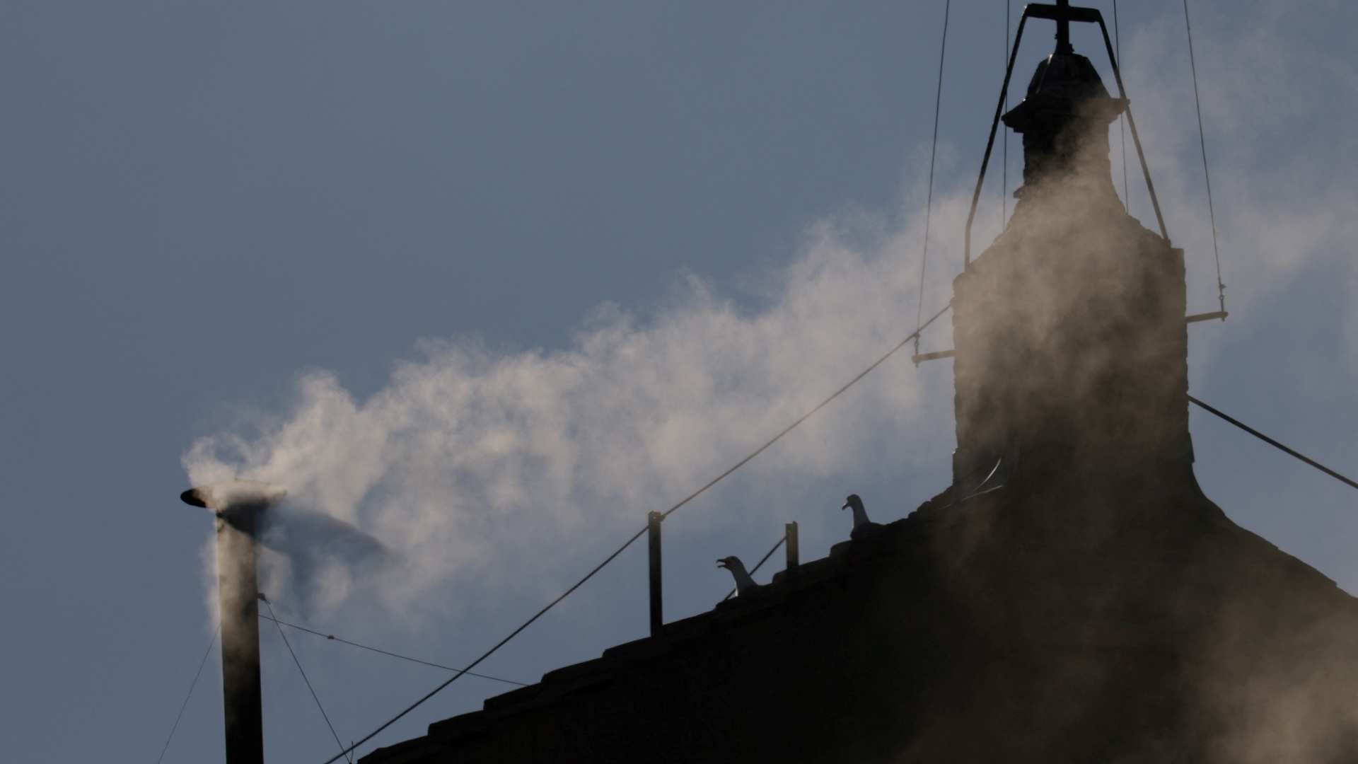 Habemus Papam: Humo Blanco Anuncia Nuevo Papa en Segundo Día de Cónclave 2025 en El Vaticano