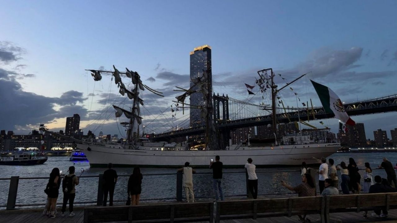 REGRESO A México 180 Cadetes del Buque “Cuauhtémoc” Procedimientos de Nueva York