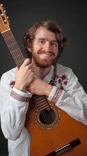 Andrés Volkov Reunió A Sus Amigos para Cear una Ópera Rock-Mariachi