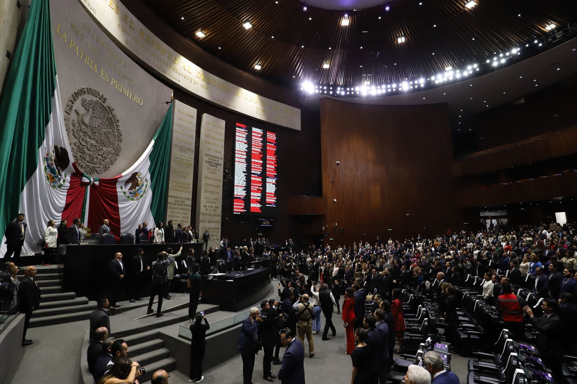 Morena ‘Amarra’ Lasfors: Diputados Aprueban Reforma para Regular Retiros por desesmplesso