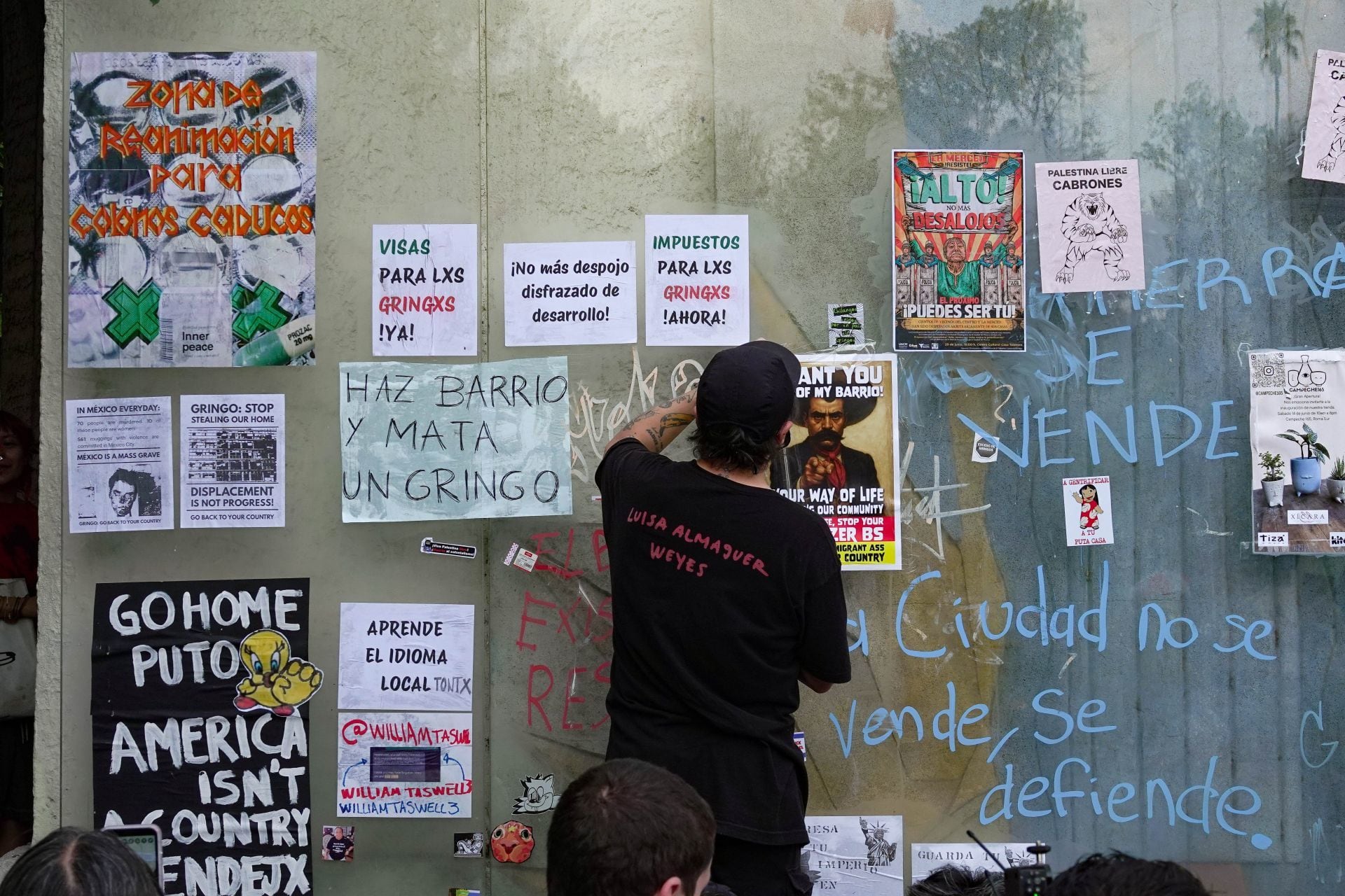 (Videos) ‘Fuera Gringos’: Así Fue La Marcha vs. La Gentrificación en Cdmx; Lanzaron Petardos A Starbucks