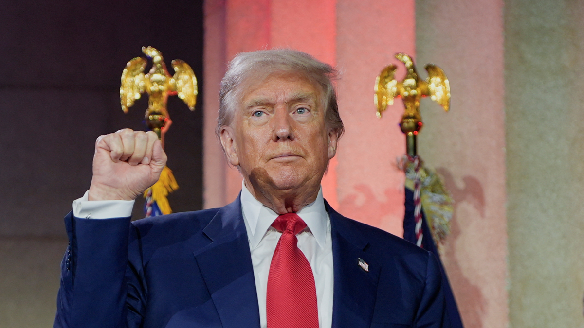Trump Celebra Los Aranceles: “Hacen Que Estados Unidos Sea Grande y Rico de Nuevo”
