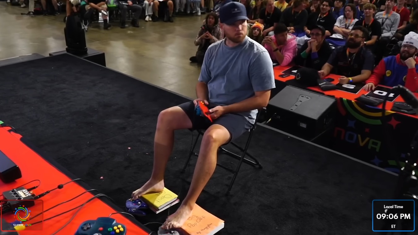 Jugador de Smash Bros. Sorprende Usando Sus Pies para Controlar A Tres Luchadores a la Vez