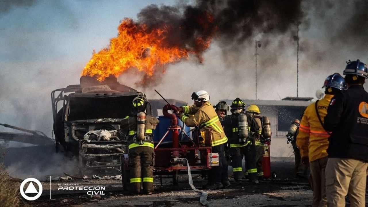 Explota pipa en la Carretera Estatal 200 de Querétaro, hay dos lesionados