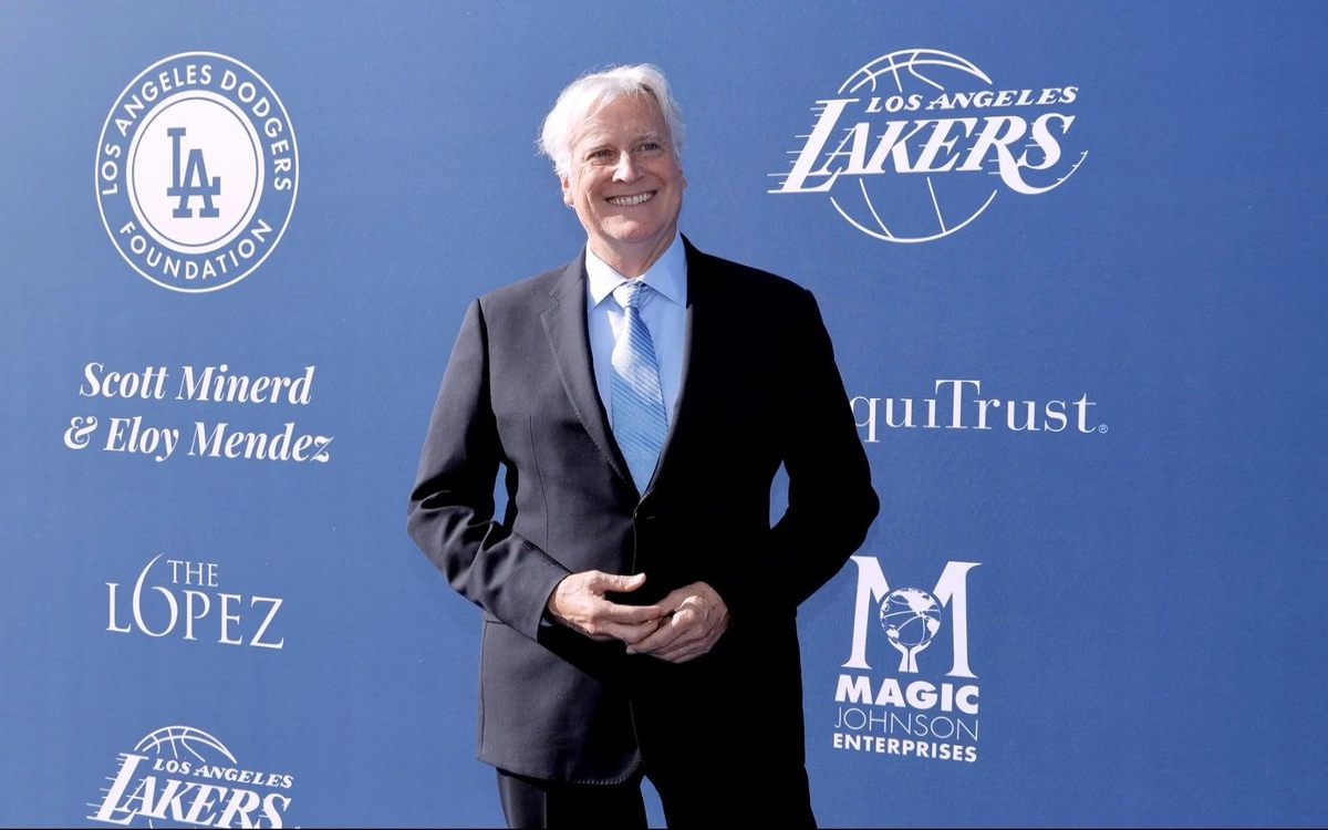 NBA aprueba la venta de Los Angeles Lakers a Mark Walter