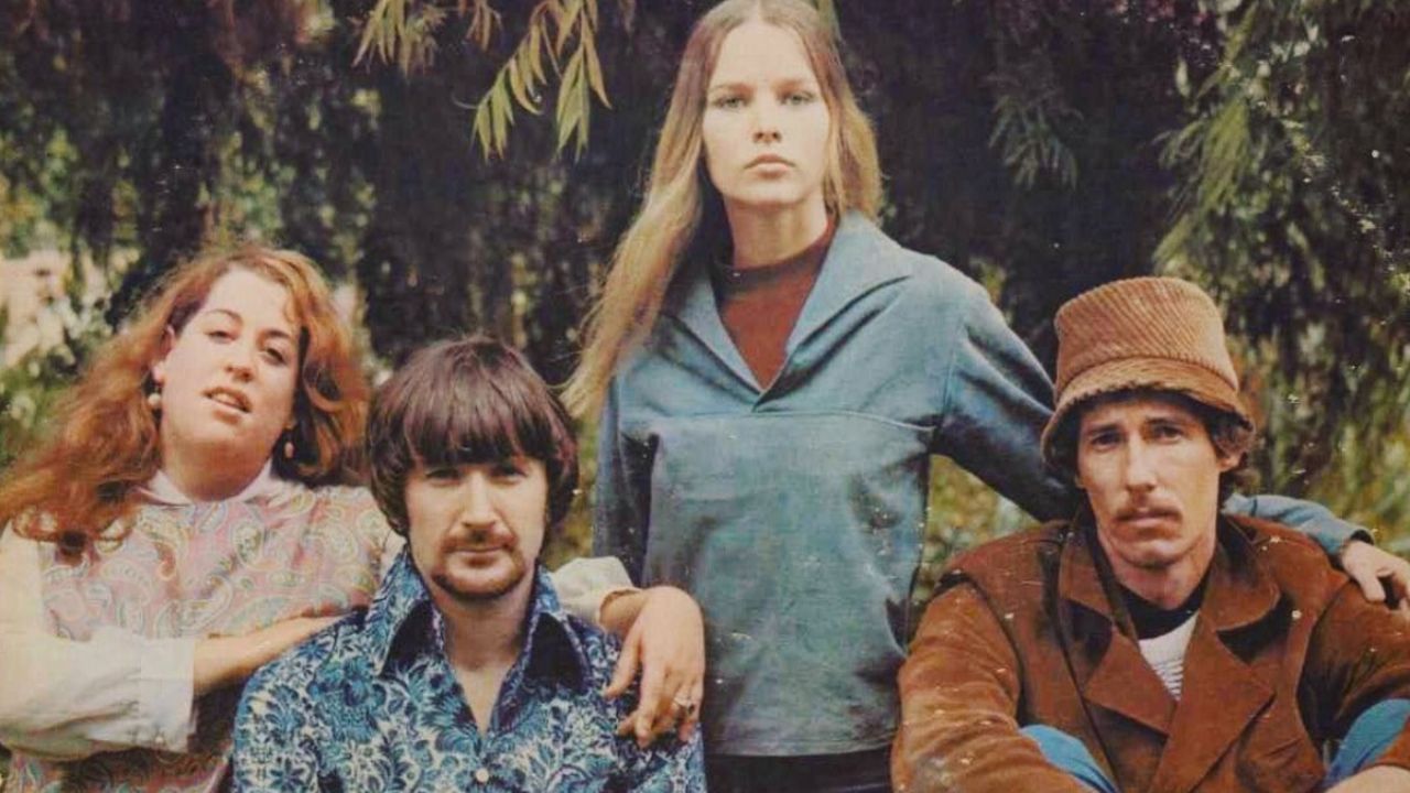 Triunfó en los años 60 tras liderar una banda popular, pero es recordado por tener una relación amorosa con su hija.