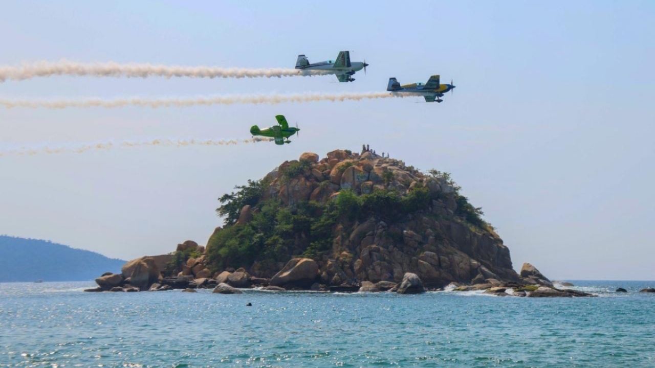 Acapulco brilla con millas de visitantes en el segundo día del Air Show 2025
