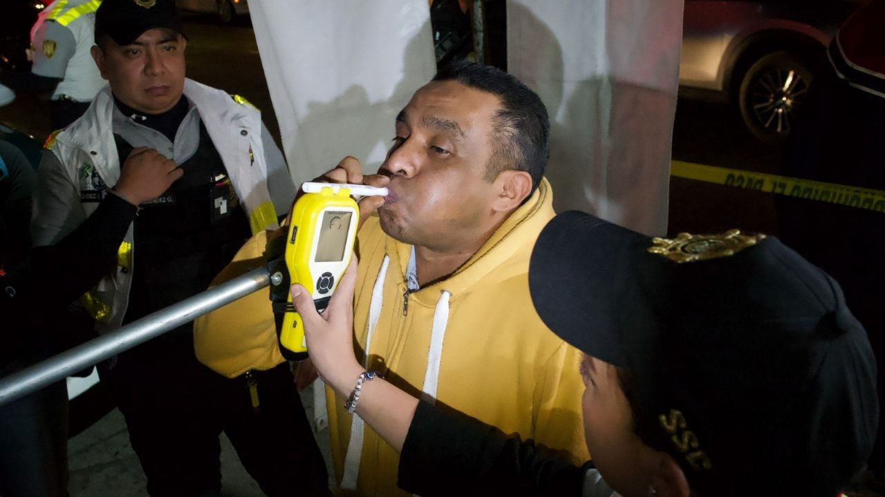 Posadas y Navidad 2025, ¿de cuánto es la multa por caer en el alcoholímetro “El Torito?