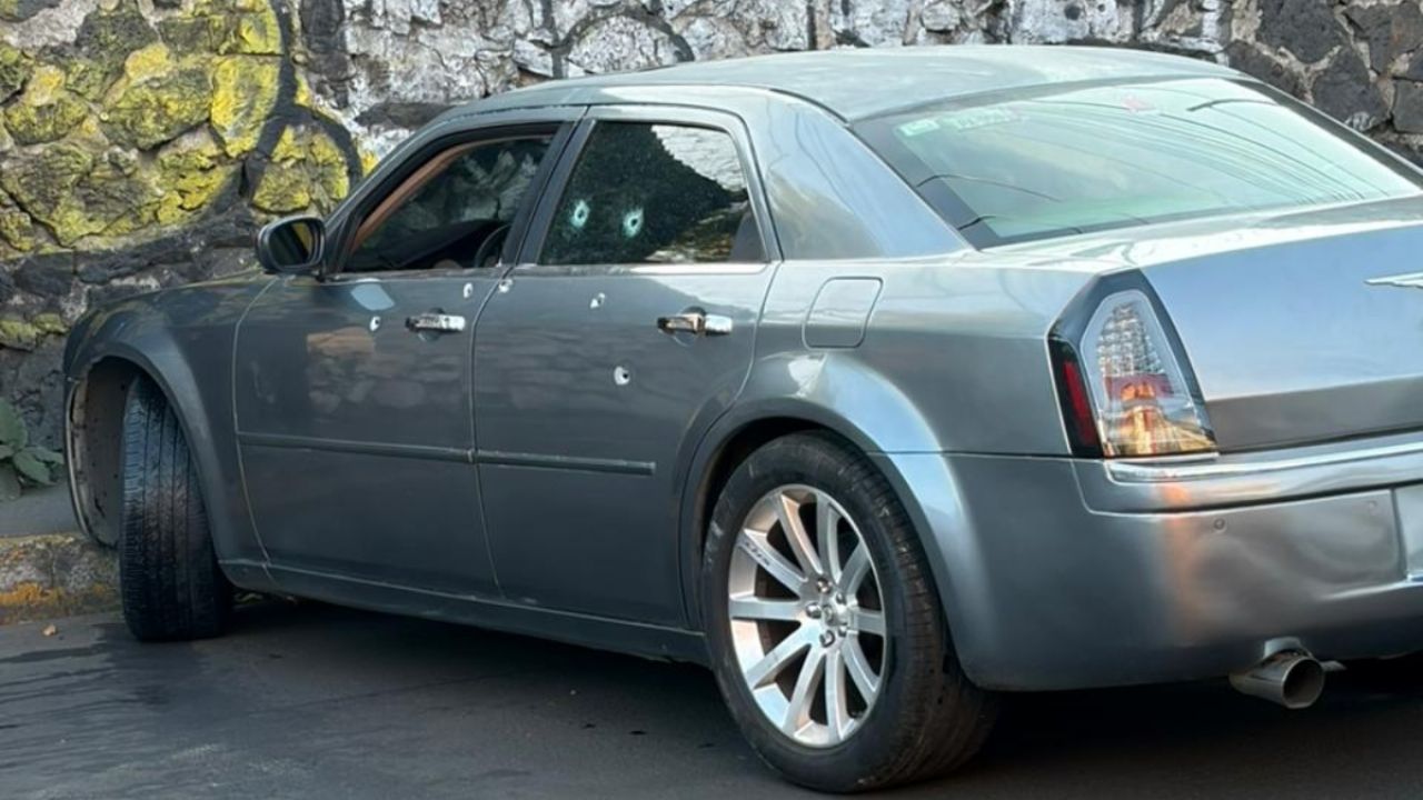 Abandonan auto con 8 impactos de bala en colonia Popular Santa Teresa, Tlalpan