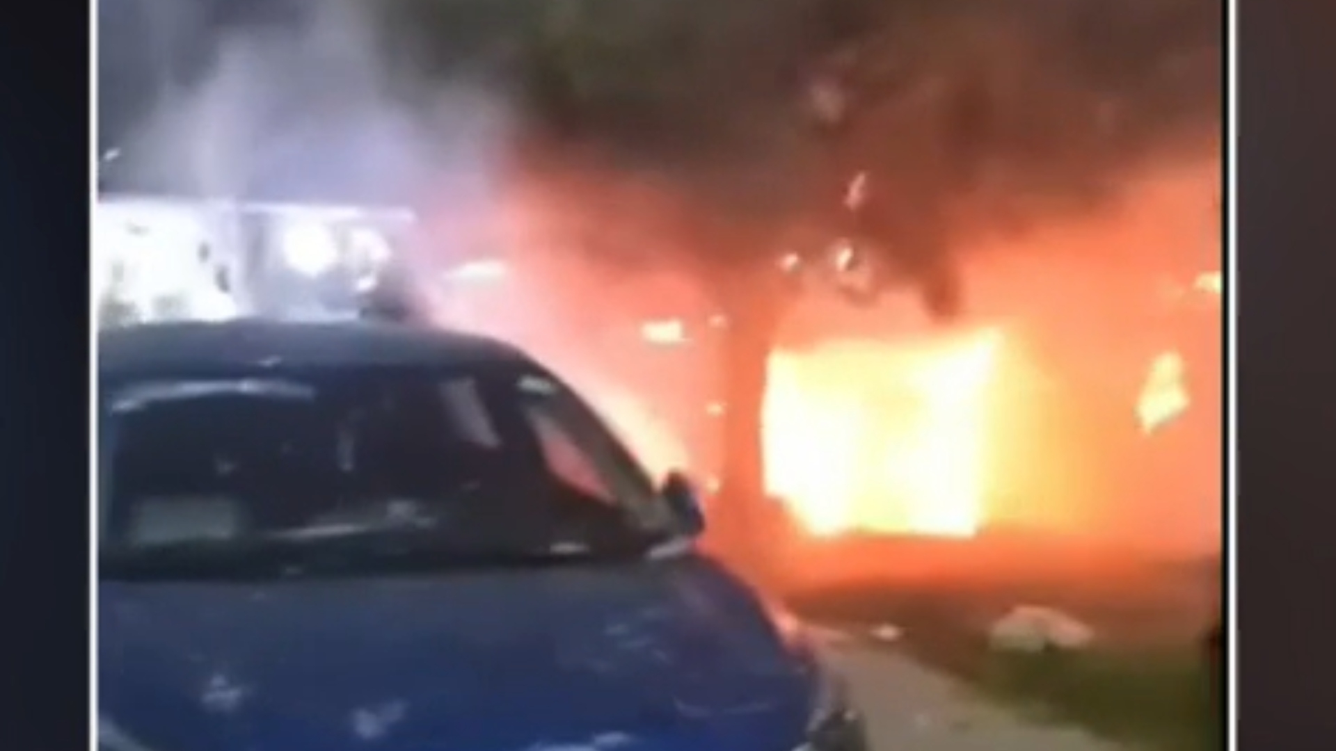 Se Registra Incendio en Bazar Navideño en Prados Sur en Tultitlán, Estado de México