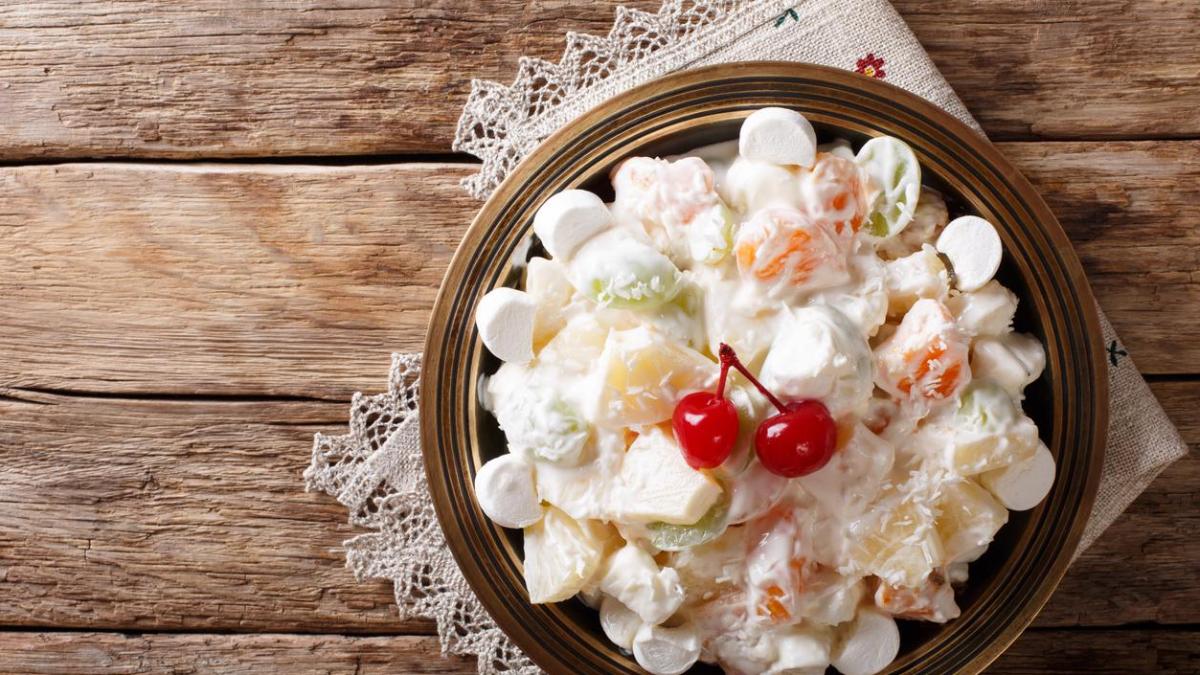 Ensalada con bombones para Año Nuevo: dulce, cremosa y perfecta para cerrar el año