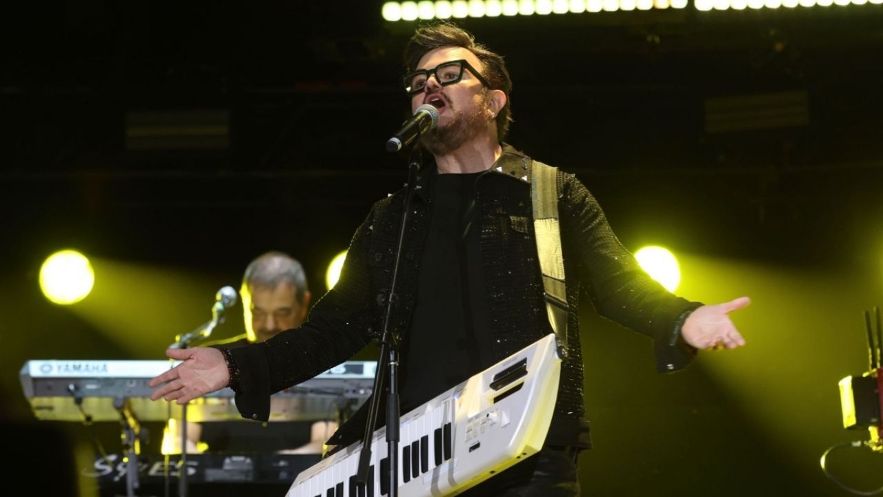 Aleks Syntek reaparece tras su rehabilitación y rumores de divorcio, comparte estos mensajes inesperados