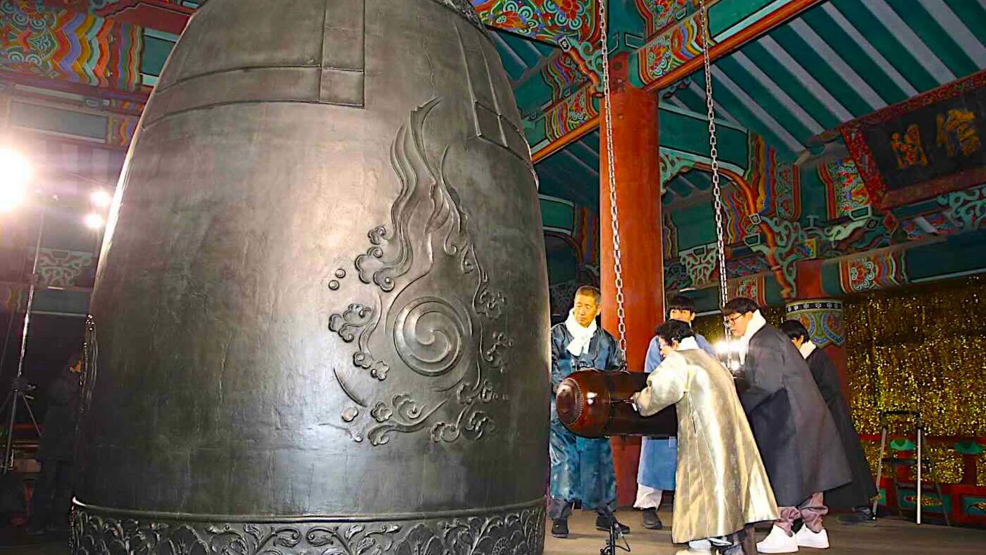 Esta Es la Historia de los 33 Cielos para Recibir el Año Nuevo y Disipar la Mala Suerte