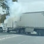Incendian un Autobús de Pasajeros y Tráiler en la Autopista México-Puebla cerca del Periférico