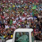 “Un puñado de tiranos” devasta el mundo, acusa el Papa en Camerún