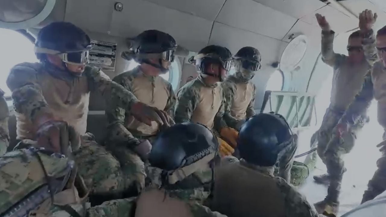 Marina fortalece capacidades operativas mediante adiestramiento especializado en soga rápida, en Veracruz