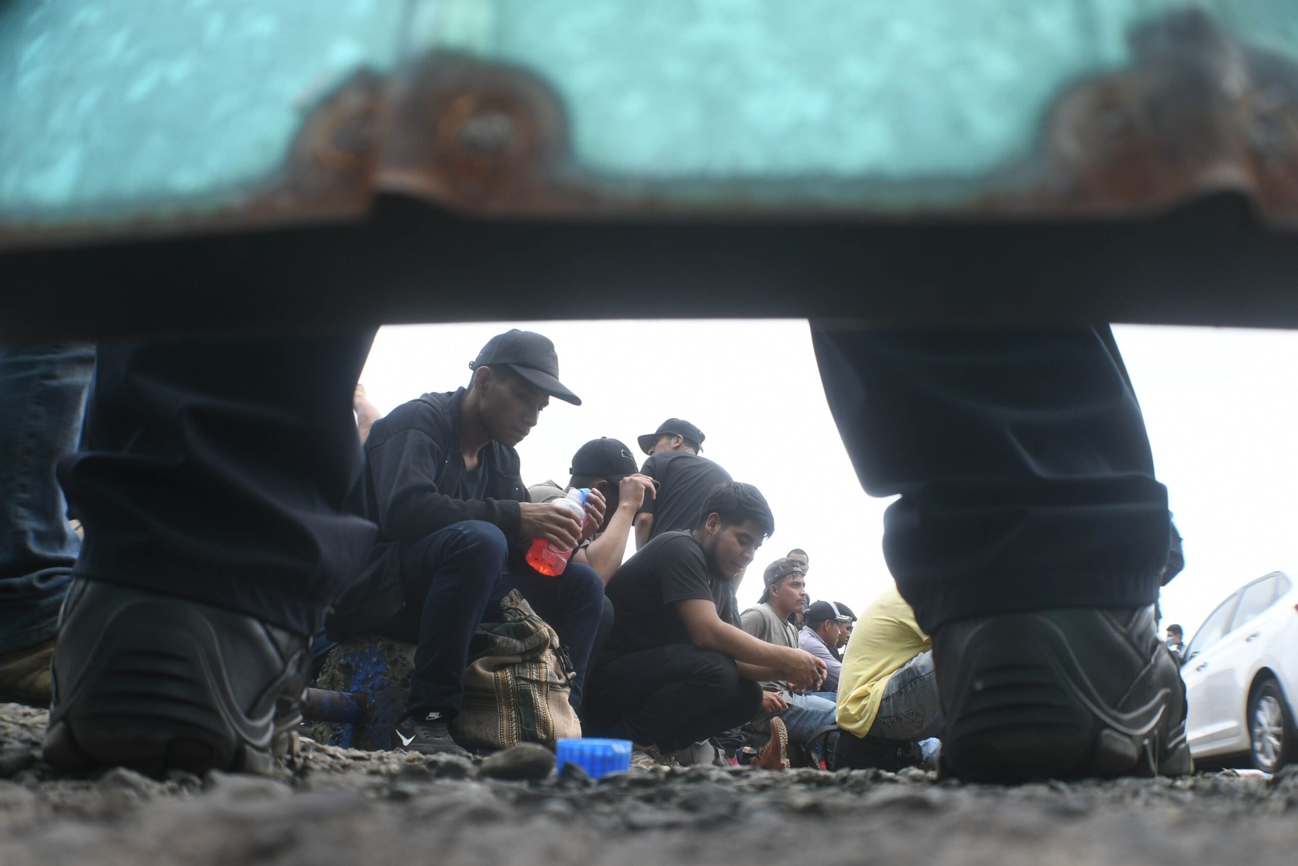 Sobreviviendo al narco: Migrantes deportados a México están en riesgo por los cárteles, según HRW