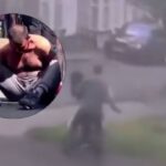 Hombre de 30 años acuchilla a adolescente en el cuello sin razón aparente; ella logró escapar malherida | VIDEO
