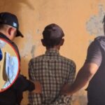 Arrestan a un hombre por practicarle una cesárea improvisada a su hija de 19 años; Habría utilizado tijeras y cortauñas.