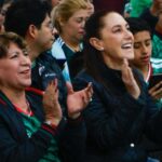 Sheinbaum disfruta el México vs Inglaterra desde Neza